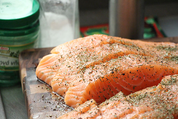 Cuaresma cara: el precio del salmón rosado ya supera los $50.000 y la merluza los $14.000