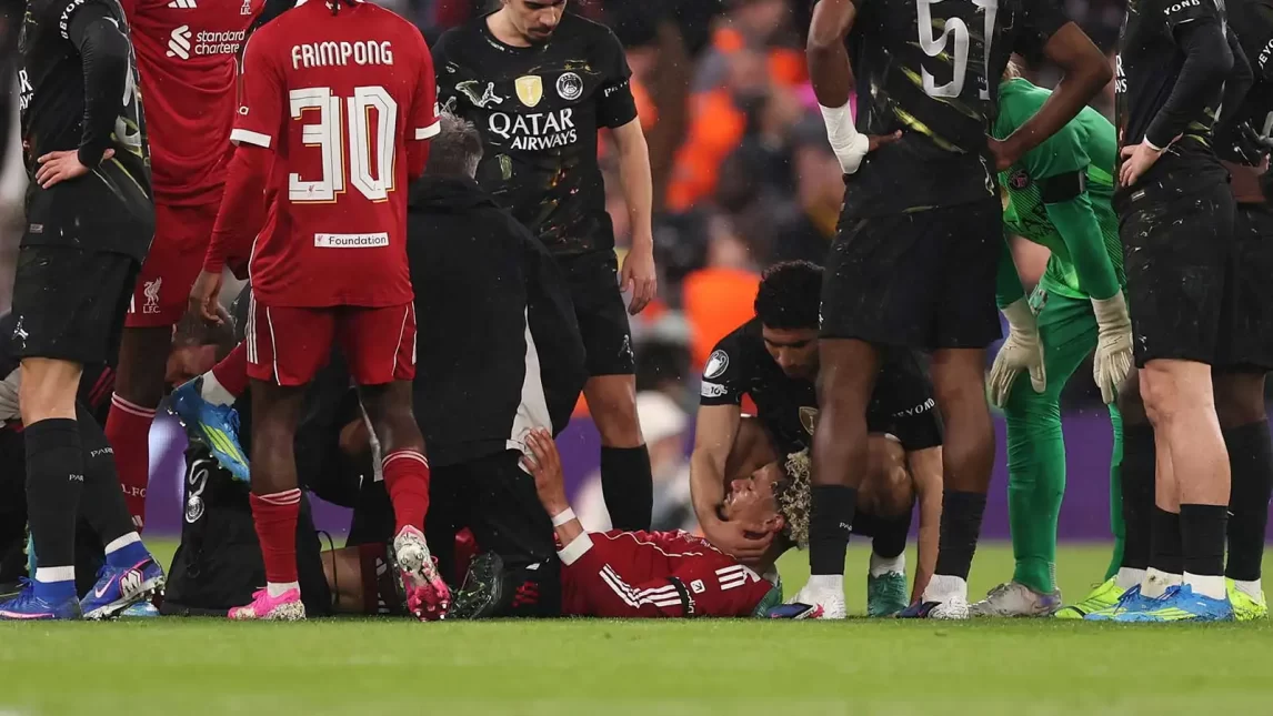 Ekitike se lesionó y enciende las alarmas en Liverpool y Francia