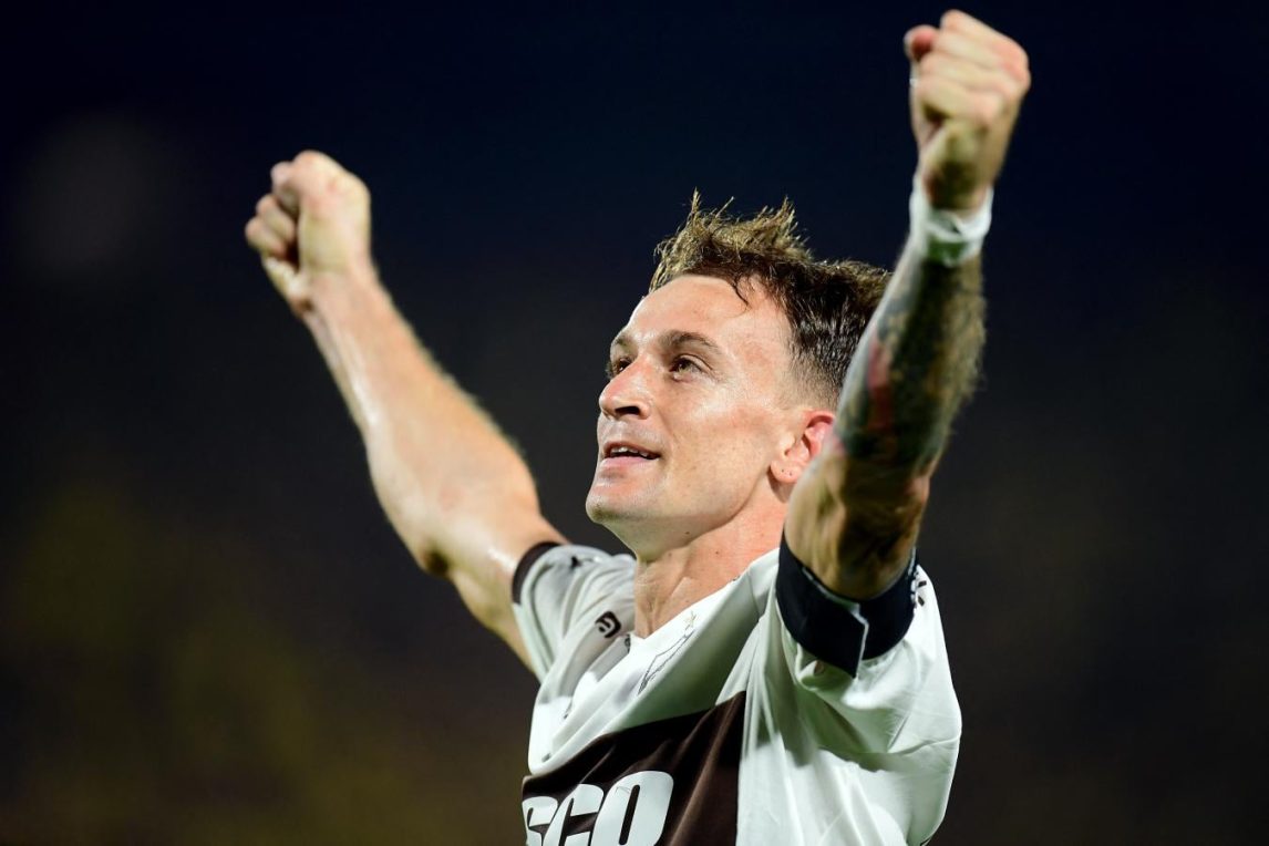Platense hizo historia: cortó el invicto de Peñarol y ganó en la Libertadores
