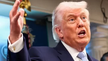 Donald Trump abandonó una entrevista en vivo y acusó a una periodista de ser “corrupta” y “comprada”