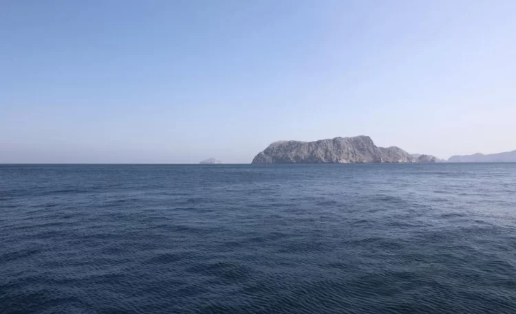 Irán busca un acuerdo de paz con EE. UU. para reabrir el estrecho de Ormuz