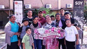 La emotiva historia de la primera profesional en  una familia de Atamisqui egresada de la UNSE
