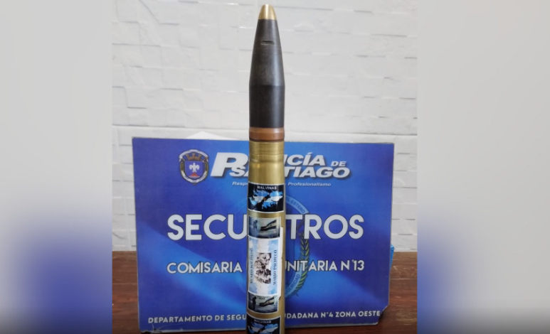 Forzaron el auto de un excombatiente de Malvinas cuando brindaba una charla en un colegio y le robaron una pieza de su museo personal
