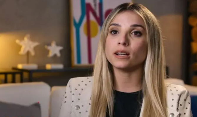 En medio del revuelo por la condena a su exmarido, Emily Ceco presentó a su nueva pareja