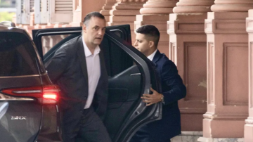 Polémica por otro viaje millonario de Adorni: afirman que gastó miles de dólares en lujoso hotel de Bariloche