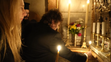 Javier Milei le rindió homenaje al papa Francisco desde el Santo Sepulcro
