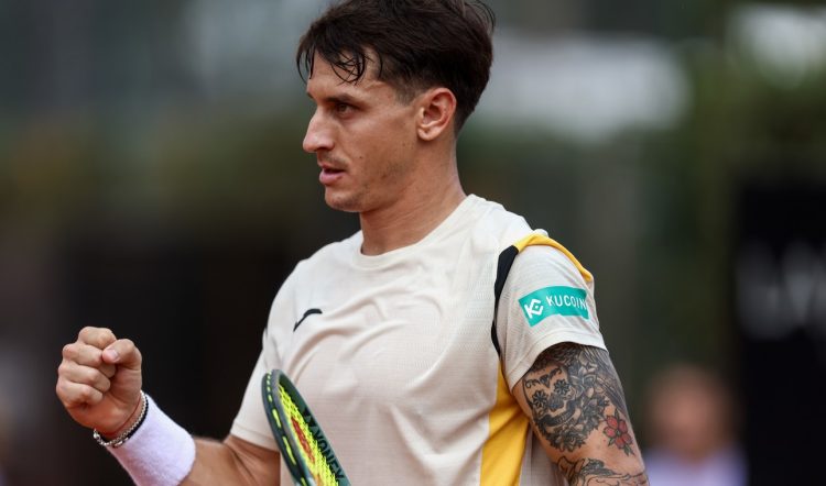 Ugo Carabelli sigue en carrera en el ATP de Barcelona