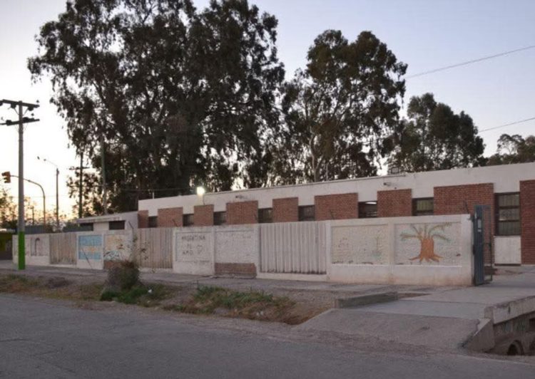 Un alumno de 14 años ingresó a clase con una réplica de arma de fuego