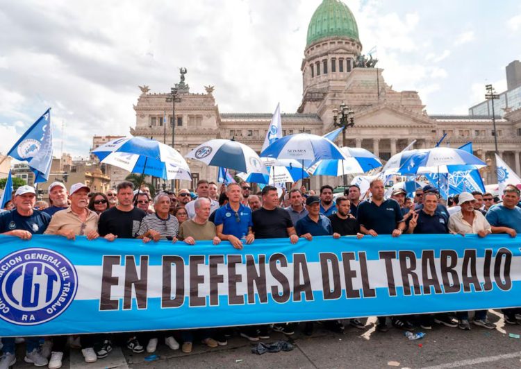 La CGT vuelve a las calles en la previa del día del trabajador y advierte que el paro general “está cerca”