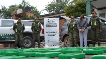 Intentaron escapar de un control y llevaban más de 240 kilos de cocaína