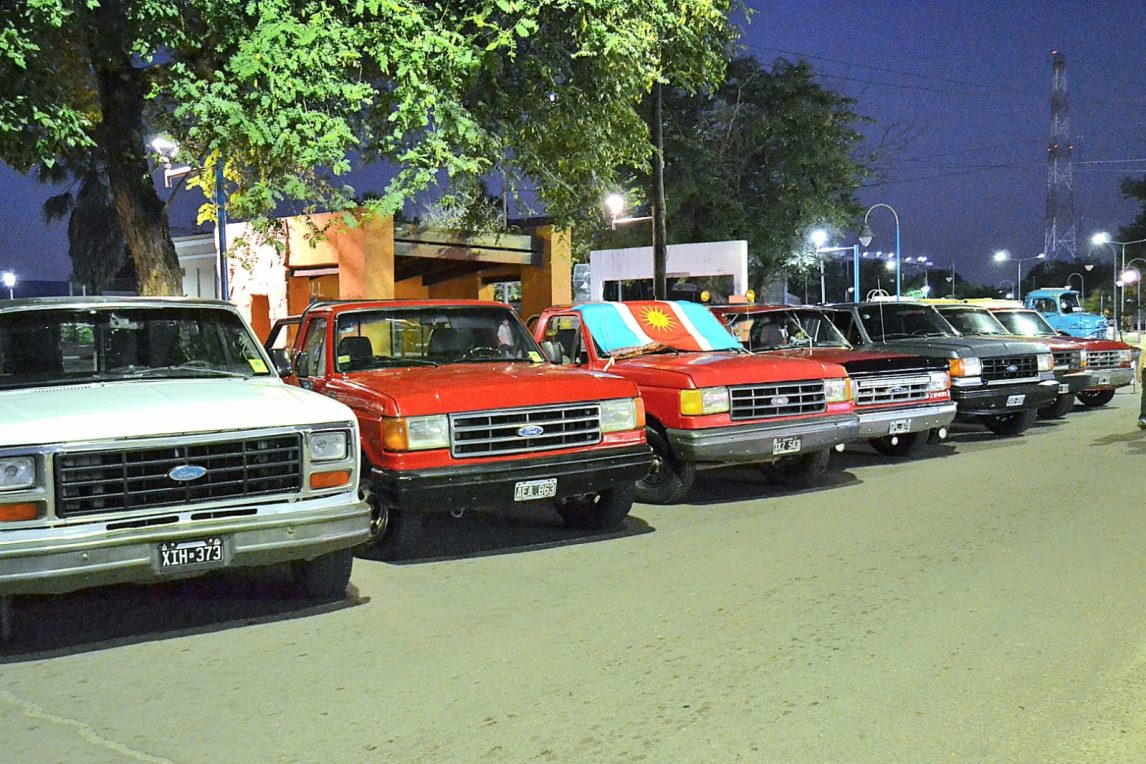 Expo Clásica Multimarcas Solidaria: pasión y compromiso social en las calles de La Banda