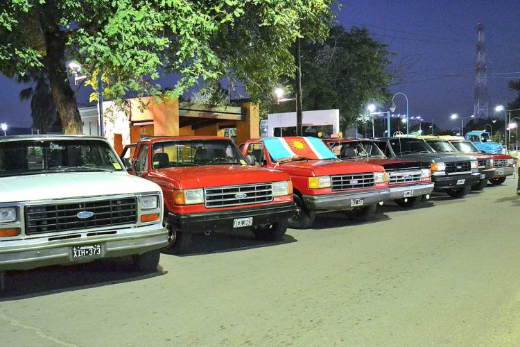 Expo Clásica Multimarcas Solidaria: pasión y compromiso social en las calles de La Banda