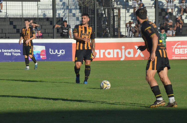 En el debut de Mazzón, Mitre se trajo un valioso punto ante Chaco For Ever