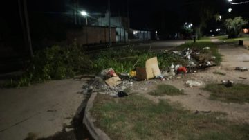 Vecinos denuncian un basural en una plazoleta del barrio Sarmiento y piden intervención de las autoridades