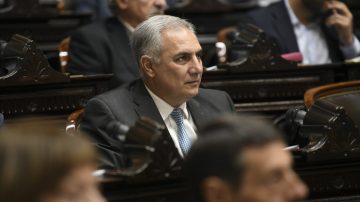 Barbur cuestionó el “blindaje” de Adorni en el Congreso: “Es un despliegue inédito y una señal de debilidad”