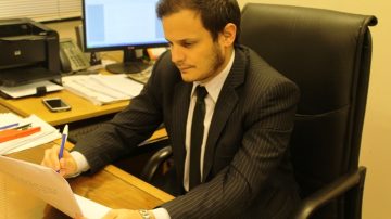 Un juez guardó material de un caso de abuso infantil en el que intervenía y Google lo denunció