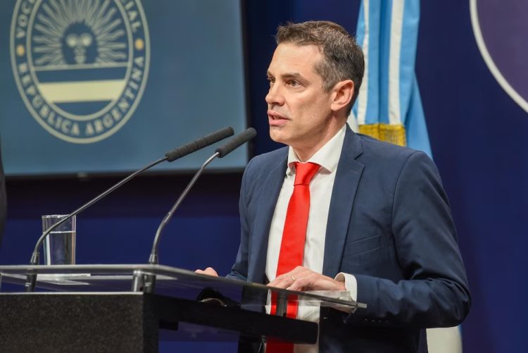 Reforma laboral: piden a Amerio que se abstenga de hacer presentaciones porque “no tiene matrícula”