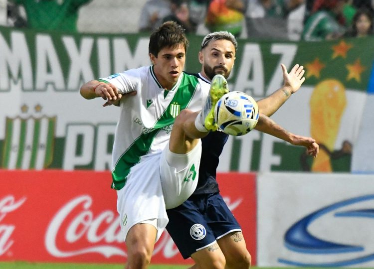 Banfield no pudo con Independiente Rivadavia y dejó pasar una chance clave