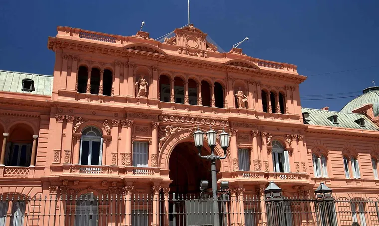 El Gobierno suspendió la acreditación de seis medios tras la filtración de la “trama rusa”