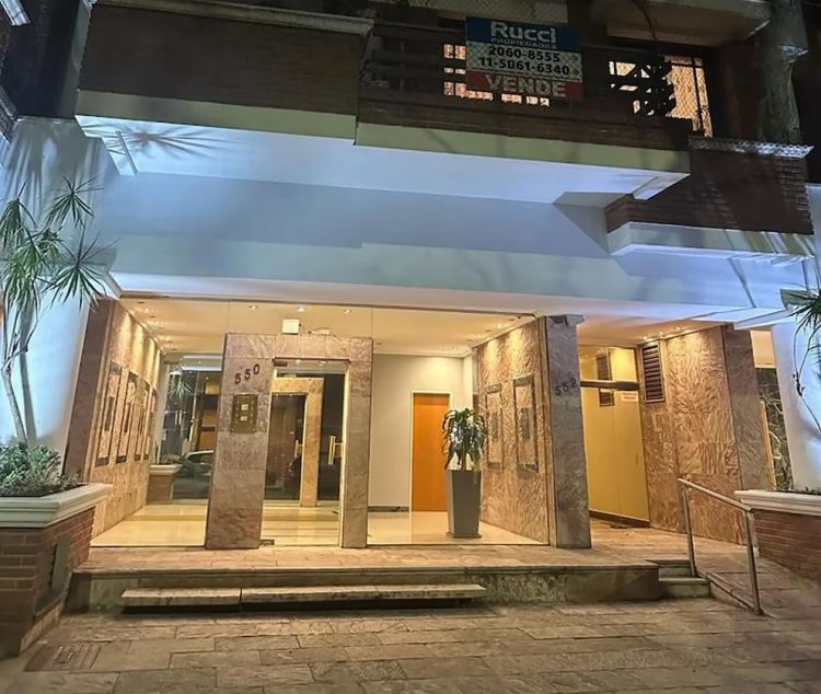 Salen a la luz fotos del “antes y después” de las refacciones del departamento de Manuel Adorni