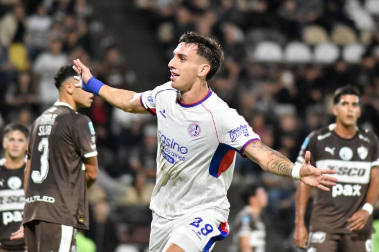 San Lorenzo puso un pie en octavos y dejó a Platense al borde de la eliminación