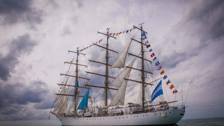 La Armada sortea lugares para escoltar la Fragata Libertad en su viaje