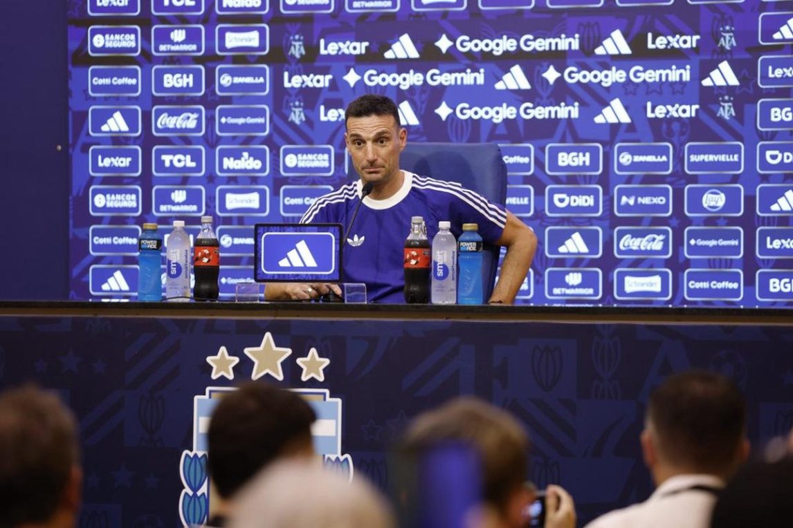 El tenso momento que vivió Scaloni en la conferencia de prensa por un infiltrado: “Pensé que era algo preparado”