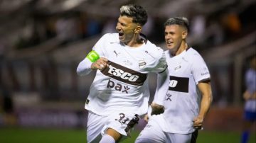 Platense debuta ante Corinthians de Brasil que llega sin su figura Memphis Depay