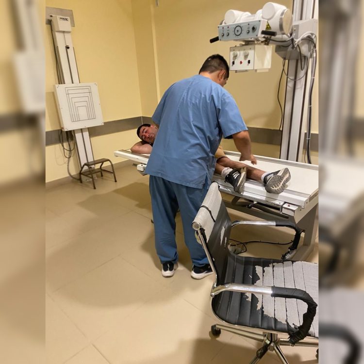 Denuncian a funcionario municipal por atacar brutalmente a un hombre con discapacidad