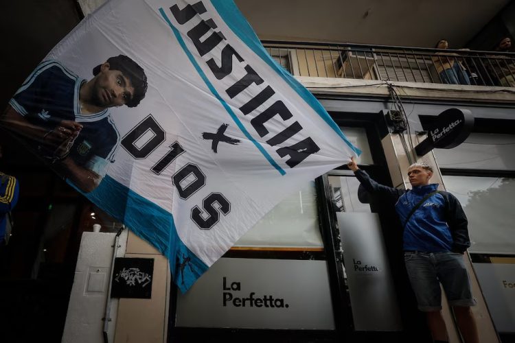 Nuevo juicio por la muerte de Maradona: el fiscal calificó de “grupo de improvisados” a los imputados
