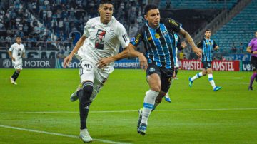 Deportivo Riestra se quedó con las manos vacías en su visita a Porto Alegre frente a Gremio