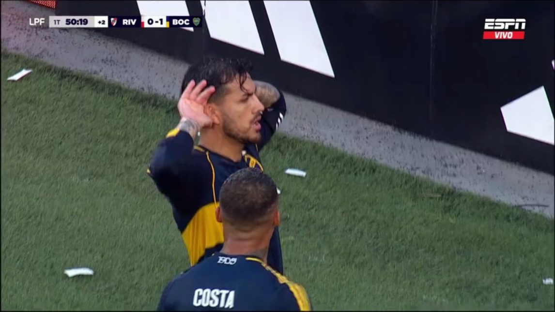 Brillante ejecución de Paredes en el penal y festejo a lo Riquelme con el Topo Gigio