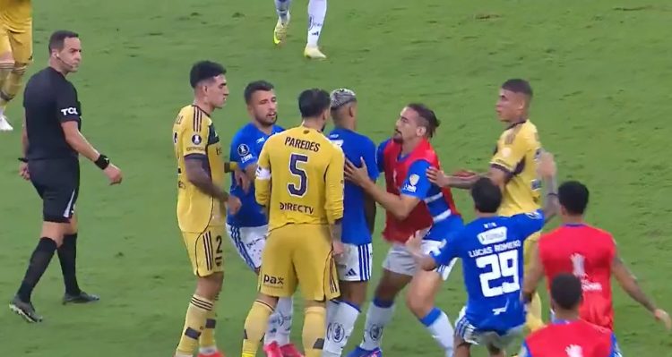 Video: empujones, cargadas y forcejeos, así terminó el partido entre Cruzeiro y Boca