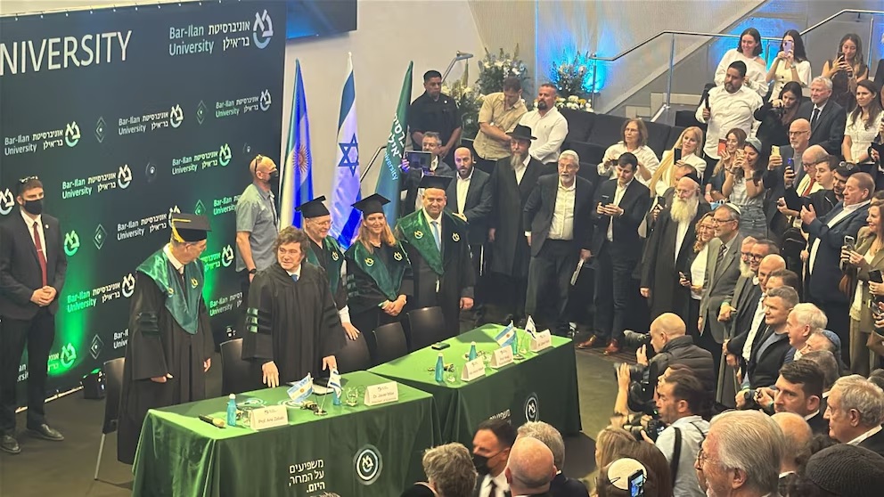 Milei recibió un doctorado Honoris Causa: “Nosotros defendemos la vida y ellos nos van a querer matar”