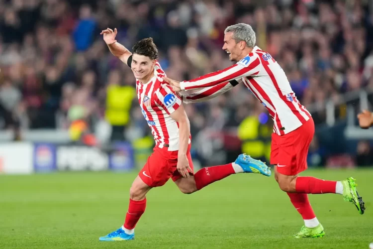 Atlético de Madrid golpeó en Barcelona y sacó ventaja en la serie
