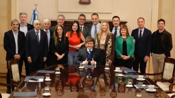 Milei reúne a su Gabinete en Casa Rosada en medio de la polémica por Adorni