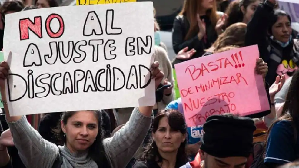 Buscan frenar la resolución que dejó sin transporte gratuito a personas con discapacidad