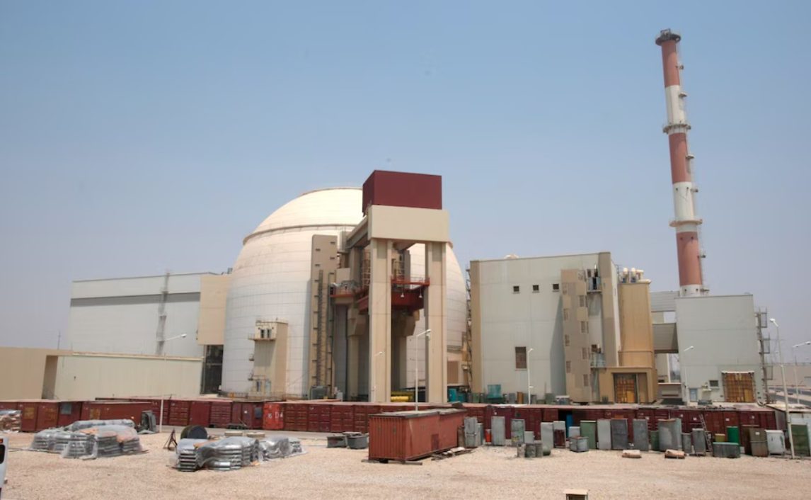 Rusia evacuó a casi todo su personal de la central nuclear de Bushehr en Irán