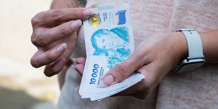 Por sexto mes consecutivo, los salarios de trabajadores formales perdieron ante la inflación