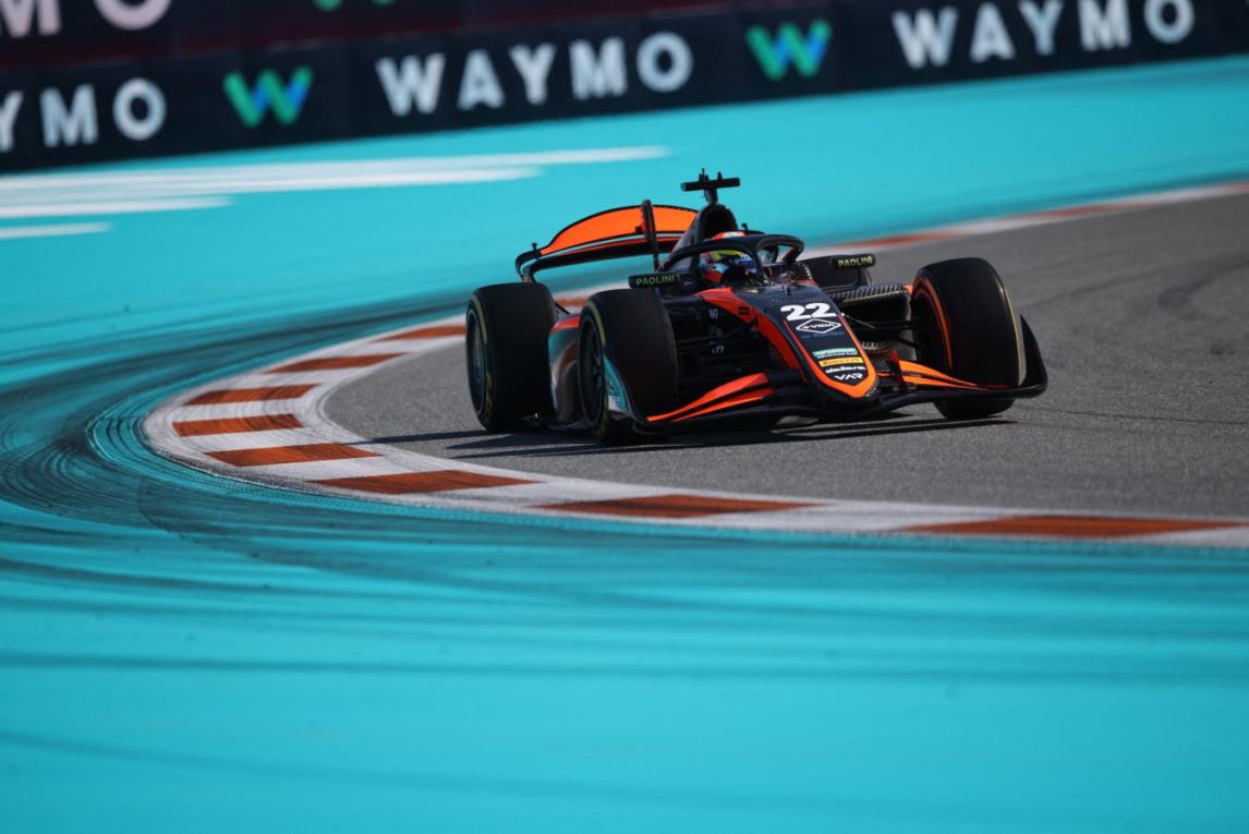 Varrone sufrió en Miami y terminó 13° en una carrera caótica de F2