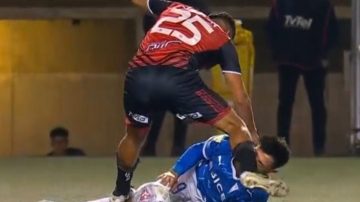 El goleador de Universidad Católica sufrió un fuerte traumatismo y quedó en duda ante Boca