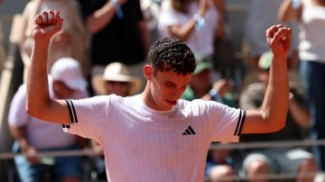Juan Manuel Cerúndolo ganó un partidazo de seis horas y avanzó en Roland Garros