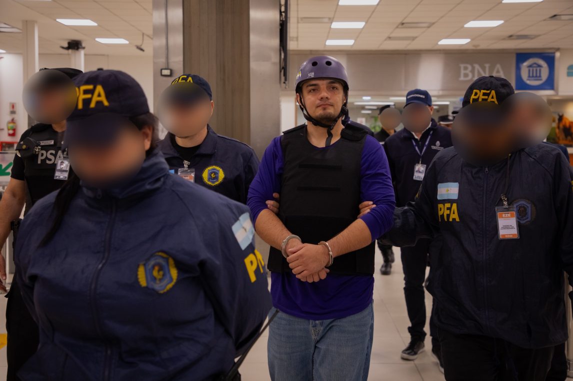 Expulsaron del país a un ciudadano ruso acusado de integrar una red de espionaje ilegal