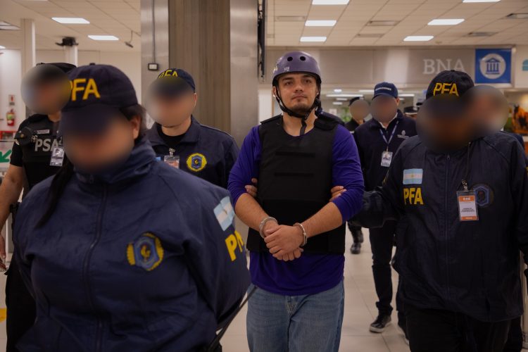 Expulsaron del país a un ciudadano ruso acusado de integrar una red de espionaje ilegal