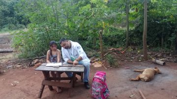 “Lo que hay que combatir es la pobreza cultural”: Julio, el profe activista que trabaja con discapacidad en los lugares más olvidados
