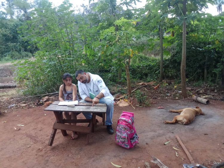 “Lo que hay que combatir es la pobreza cultural”: Julio, el profe activista que trabaja con discapacidad en los lugares más olvidados
