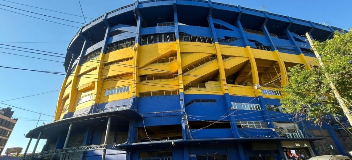 Un hincha brasileño demorado por romper billetes y 413 actas labradas: lo que dejó el operativo en Boca-Cruzeiro