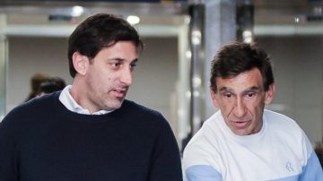 Máxima tensión en Racing: hinchas explotaron contra Milito y despidieron a Costas en el Cilindro