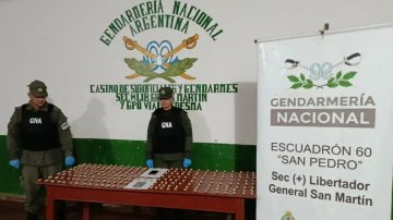 Detuvieron a dos hombres que transportaban casi tres kilos de cocaína en sus cuerpos