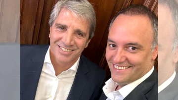 Respaldo y advertencia: Caputo defendió la honestidad de Adorni pero pidió celeridad con sus descargos judiciales